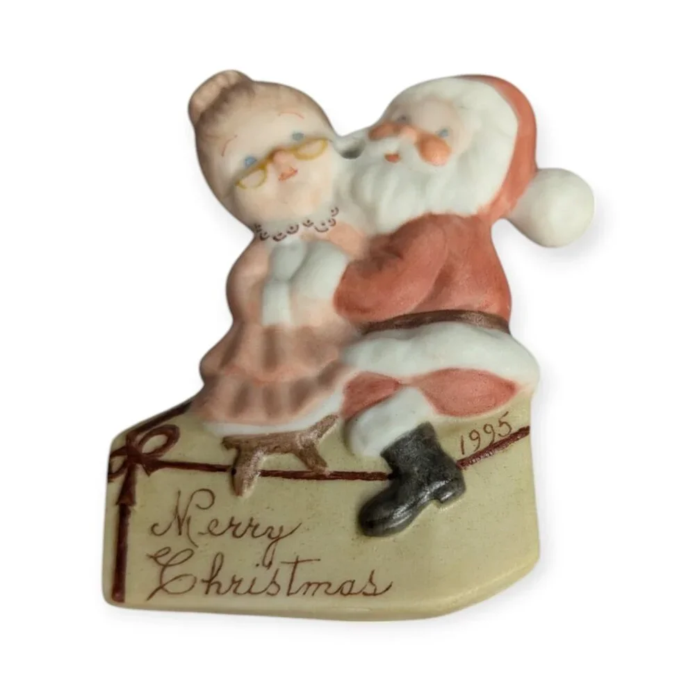 Vintage 1995 Merry Chrsitmas Ceramic Mr & Mrs Claus Christmas Ornament Signed